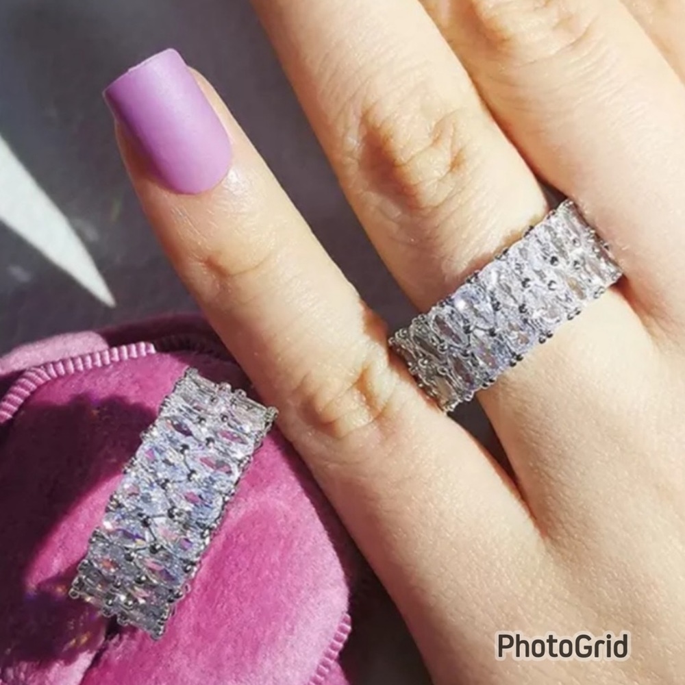 $248 NEW WHITE SAPPHIRE STERLING SILVER BAND SIZE 7 ONLY